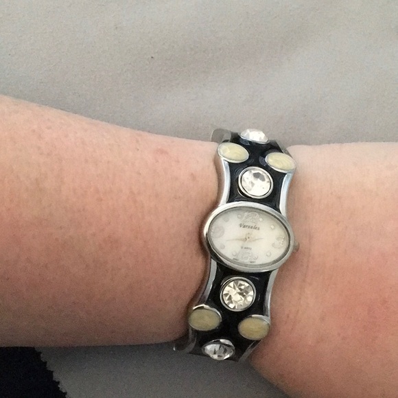 Varsales Ladies Watch, New - Picture 7 of 9